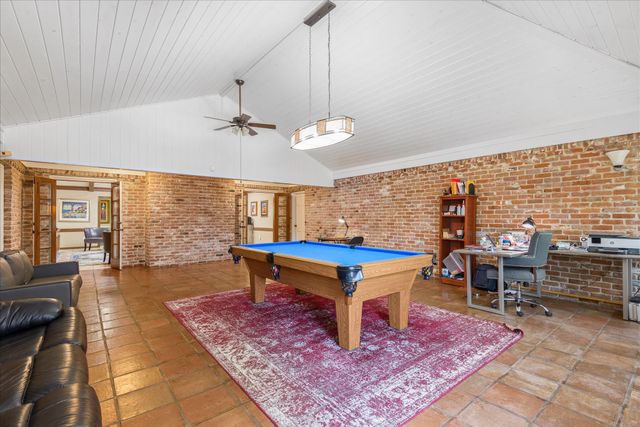 1517 19th Avenue N, Texas City, TX 77590