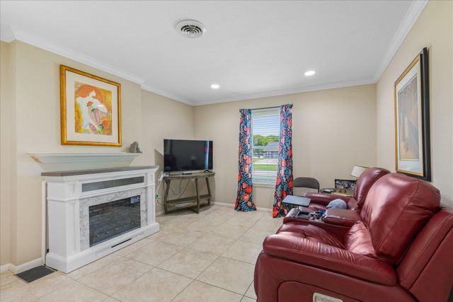 1517 19th Avenue N, Texas City, TX 77590