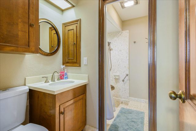 1517 19th Avenue N, Texas City, TX 77590