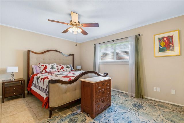 1517 19th Avenue N, Texas City, TX 77590