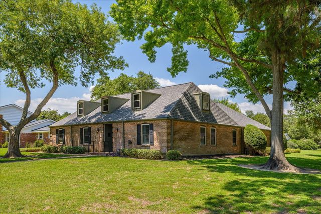 1517 19th Avenue N, Texas City, TX 77590