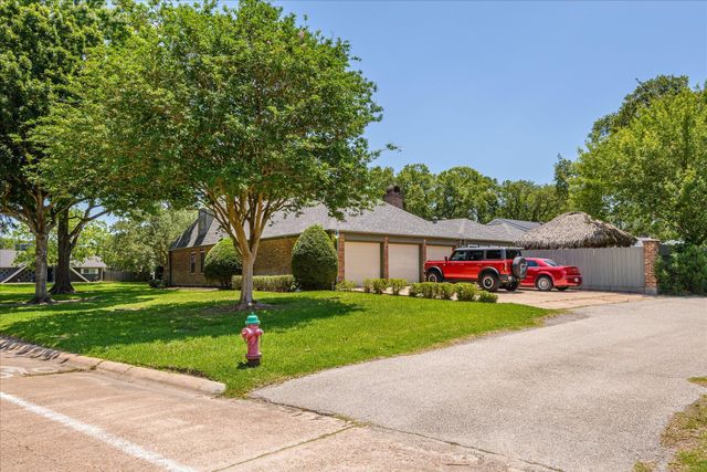 1517 19th Avenue N, Texas City, TX 77590