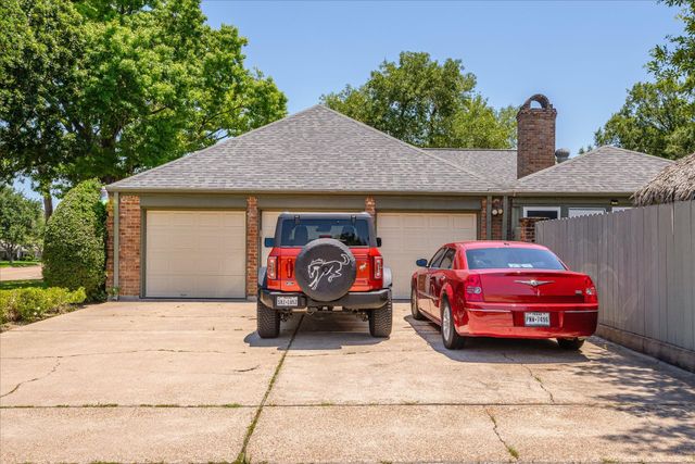 1517 19th Avenue N, Texas City, TX 77590