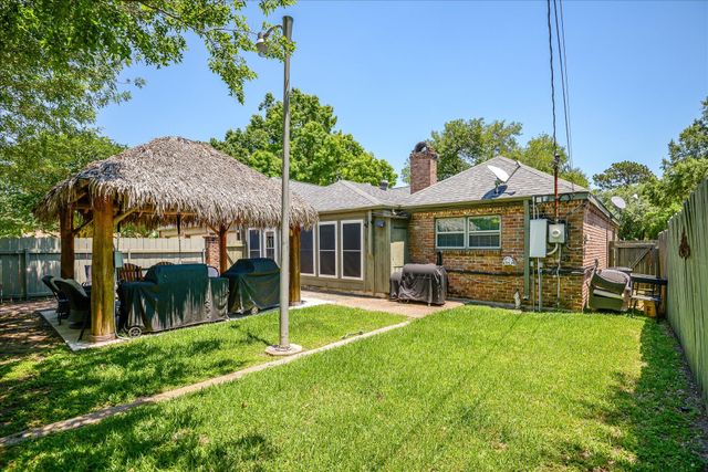 1517 19th Avenue N, Texas City, TX 77590