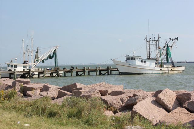 1517 19th Avenue N, Texas City, TX 77590