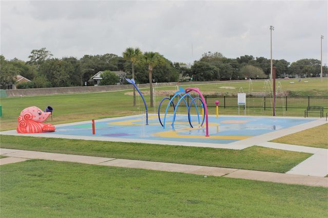 1517 19th Avenue N, Texas City, TX 77590