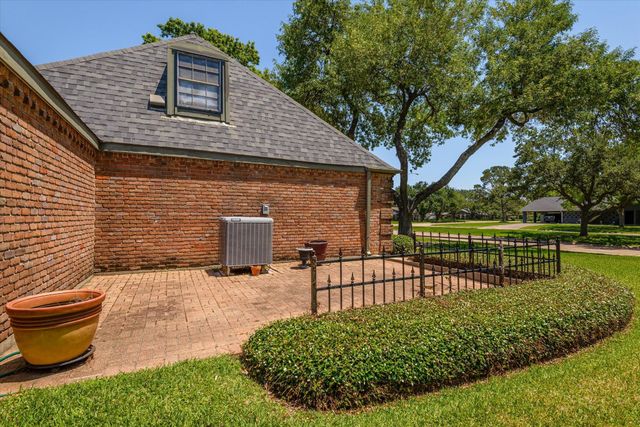 1517 19th Avenue N, Texas City, TX 77590