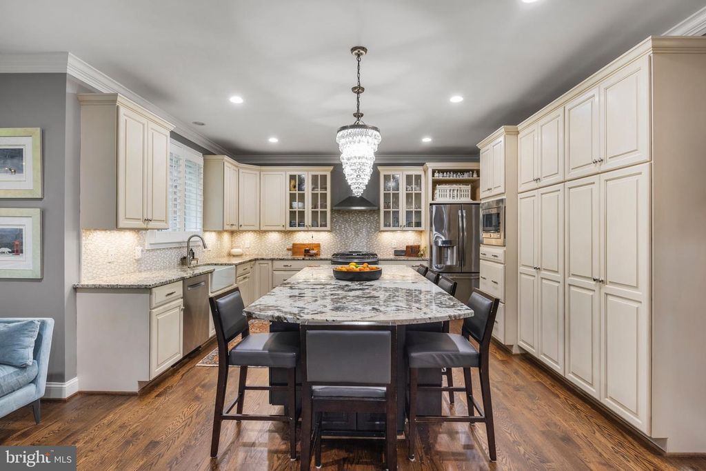 Image 18 of property listing at 9210 BULLS RUN PKWY, Bethesda, MD 20817