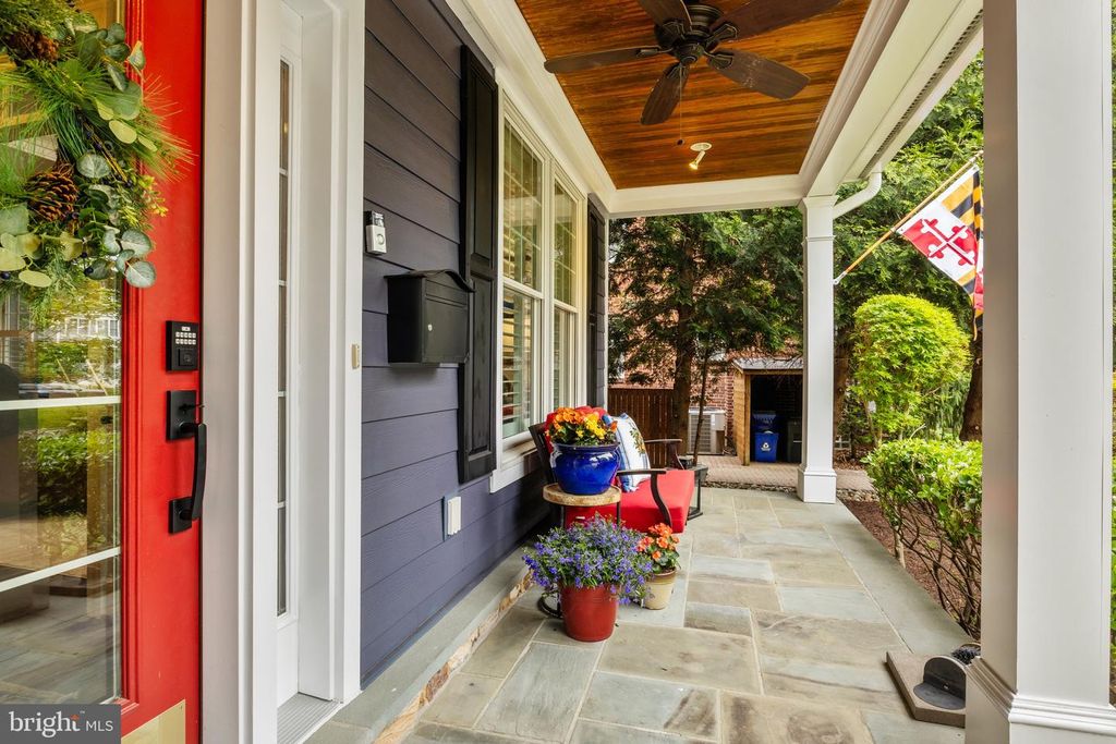 Image 7 of property listing at 9210 BULLS RUN PKWY, Bethesda, MD 20817