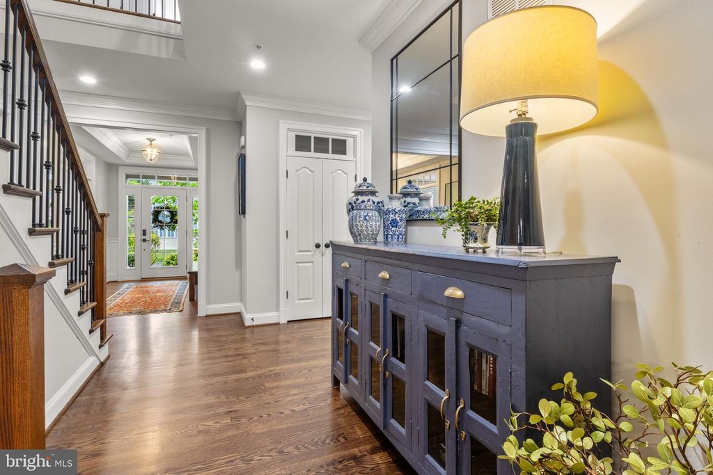 Image 8 of property listing at 9210 BULLS RUN PKWY, Bethesda, MD 20817