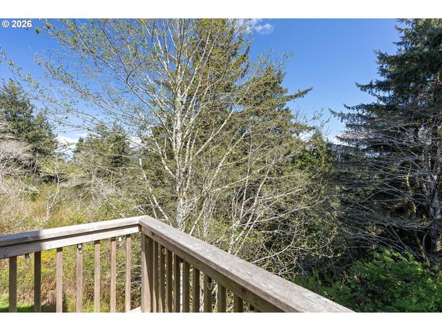 2280 Ne SURF Ave, Lincoln City, OR 97367