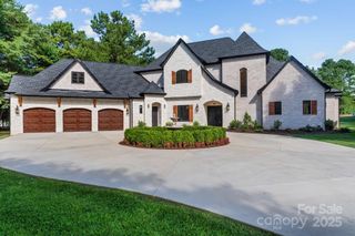 152 Forum Drive 126, Mooresville, NC 28117