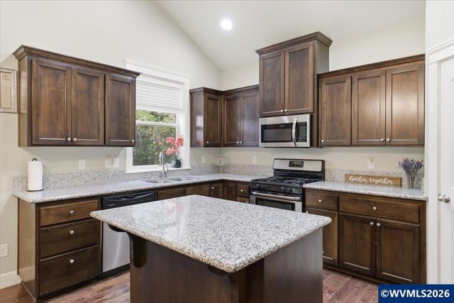 323 Lydia Ln, Lebanon, OR 97355