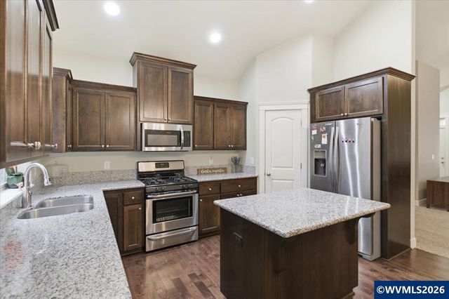 323 Lydia Ln, Lebanon, OR 97355