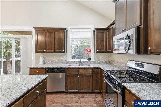 323 Lydia Ln, Lebanon, OR 97355