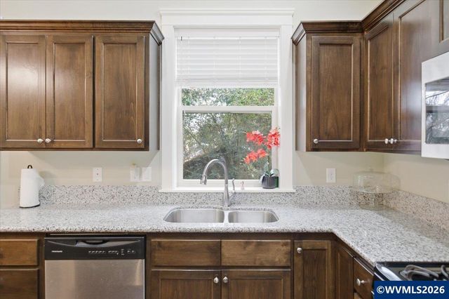 323 Lydia Ln, Lebanon, OR 97355