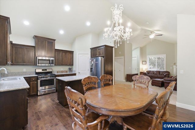 323 Lydia Ln, Lebanon, OR 97355