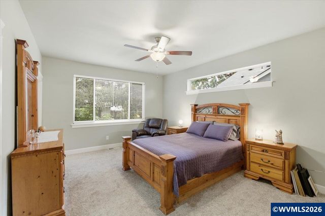 323 Lydia Ln, Lebanon, OR 97355