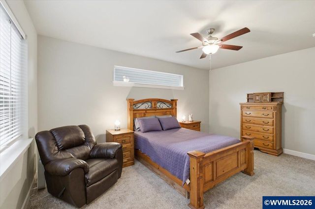 323 Lydia Ln, Lebanon, OR 97355