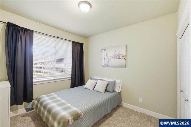 323 Lydia Ln, Lebanon, OR 97355