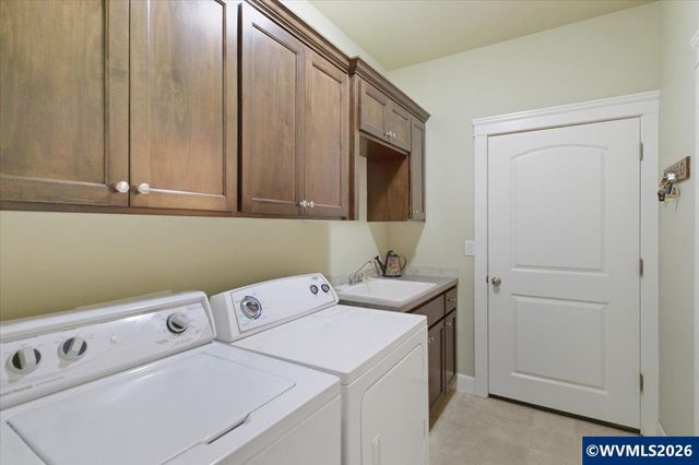 323 Lydia Ln, Lebanon, OR 97355