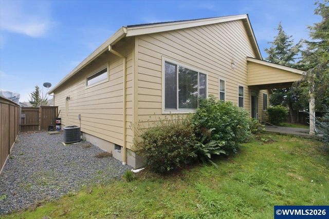 323 Lydia Ln, Lebanon, OR 97355