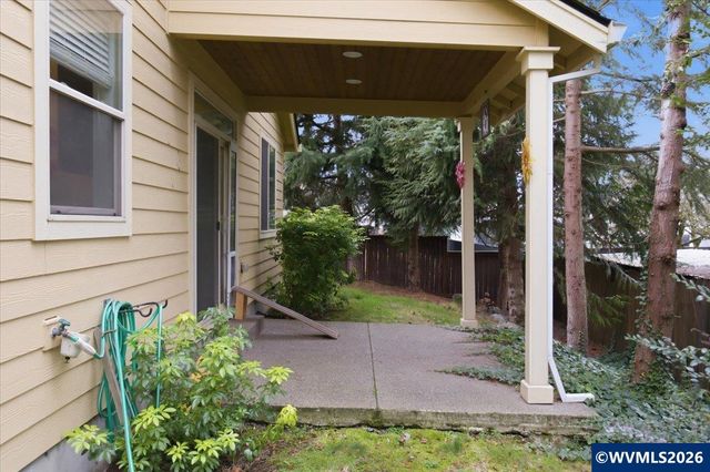 323 Lydia Ln, Lebanon, OR 97355