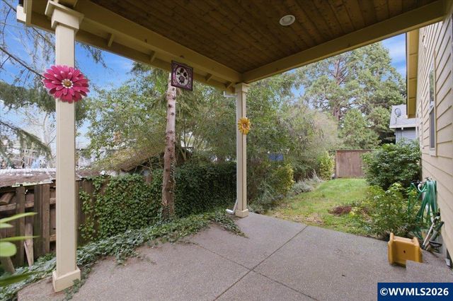 323 Lydia Ln, Lebanon, OR 97355