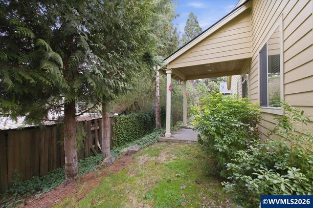323 Lydia Ln, Lebanon, OR 97355