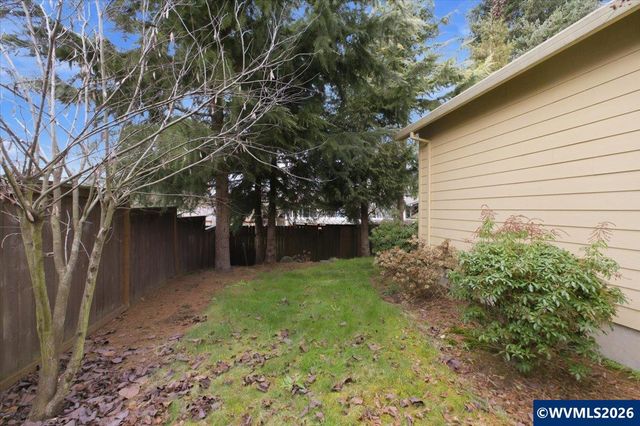 323 Lydia Ln, Lebanon, OR 97355