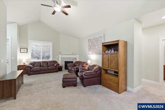 323 Lydia Ln, Lebanon, OR 97355