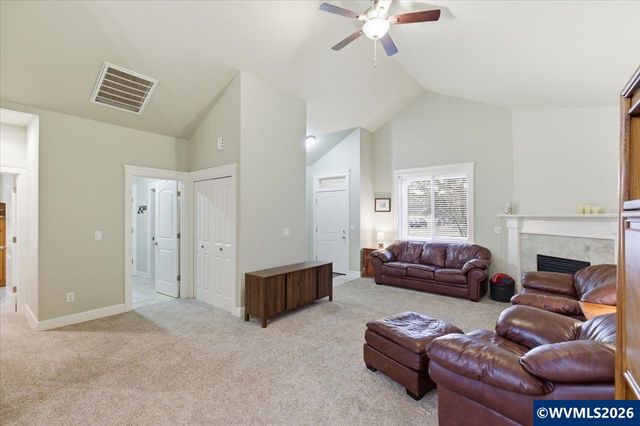 323 Lydia Ln, Lebanon, OR 97355