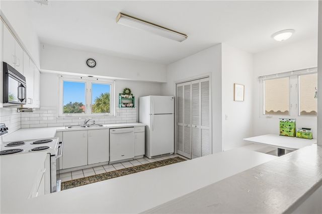 5020 Harmony Circle 304, Vero Beach, FL 32967