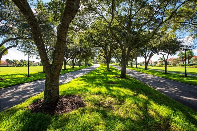 5020 Harmony Circle 304, Vero Beach, FL 32967