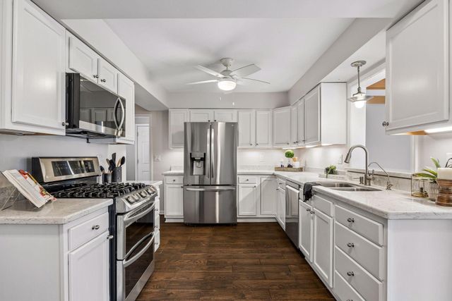 7837 Edgebrook Drive, Saint Louis Park, MN 55426