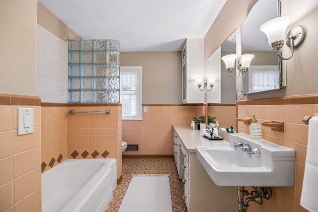 7837 Edgebrook Drive, Saint Louis Park, MN 55426