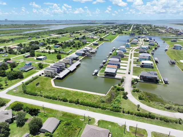 1513 Laguna Harbor Lane, Port Bolivar, TX 77650