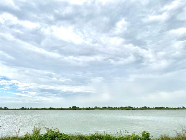 1513 Laguna Harbor Lane, Port Bolivar, TX 77650