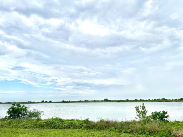 1513 Laguna Harbor Lane, Port Bolivar, TX 77650