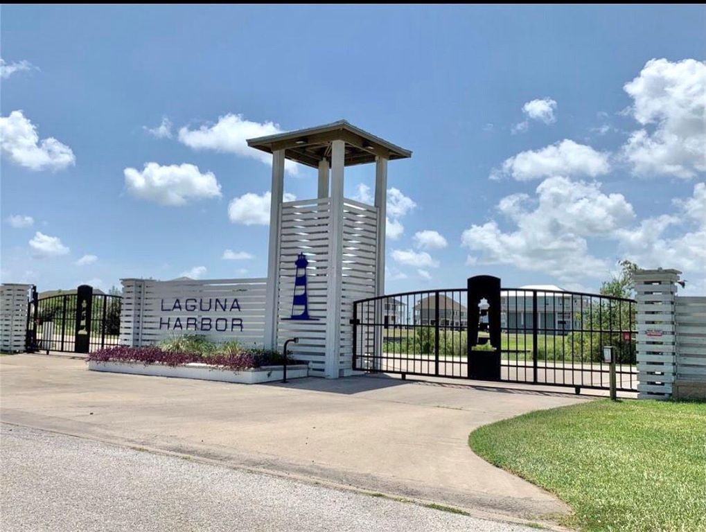 1513 Laguna Harbor Lane, Port Bolivar, TX 77650