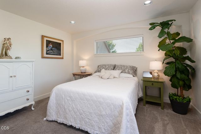 3711 NE Purcell Boulevard, Bend, OR 97701