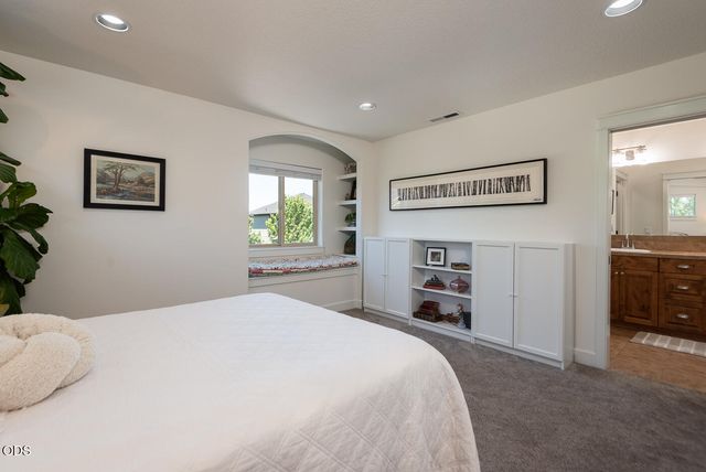 3711 NE Purcell Boulevard, Bend, OR 97701