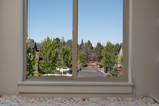 3711 NE Purcell Boulevard, Bend, OR 97701