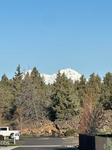 3711 NE Purcell Boulevard, Bend, OR 97701