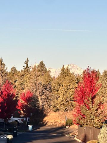 3711 NE Purcell Boulevard, Bend, OR 97701