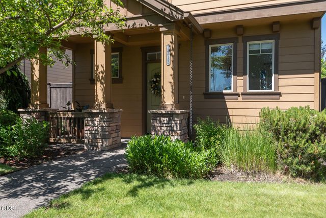 3711 NE Purcell Boulevard, Bend, OR 97701