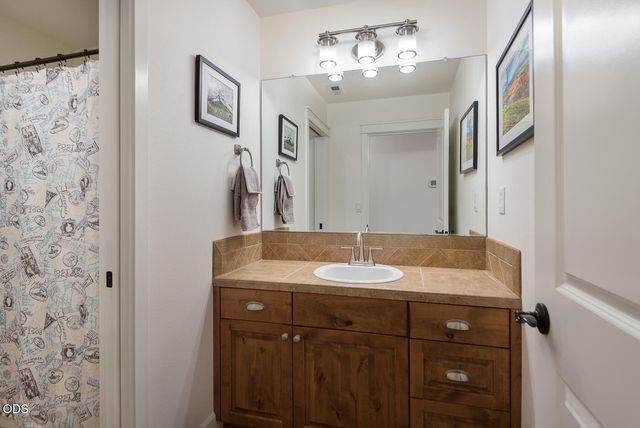 3711 NE Purcell Boulevard, Bend, OR 97701