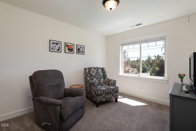 3711 NE Purcell Boulevard, Bend, OR 97701