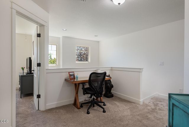 3711 NE Purcell Boulevard, Bend, OR 97701