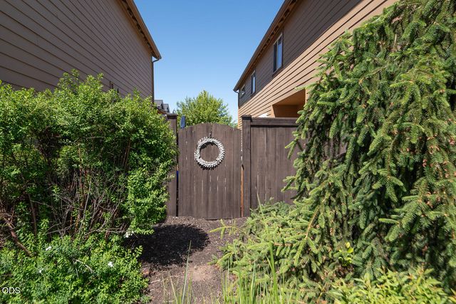3711 NE Purcell Boulevard, Bend, OR 97701